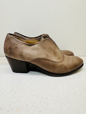 FRYE AND CO. Joy Leather Bootie Boot Shoe Camel Tan Block Heel Sz 8 B